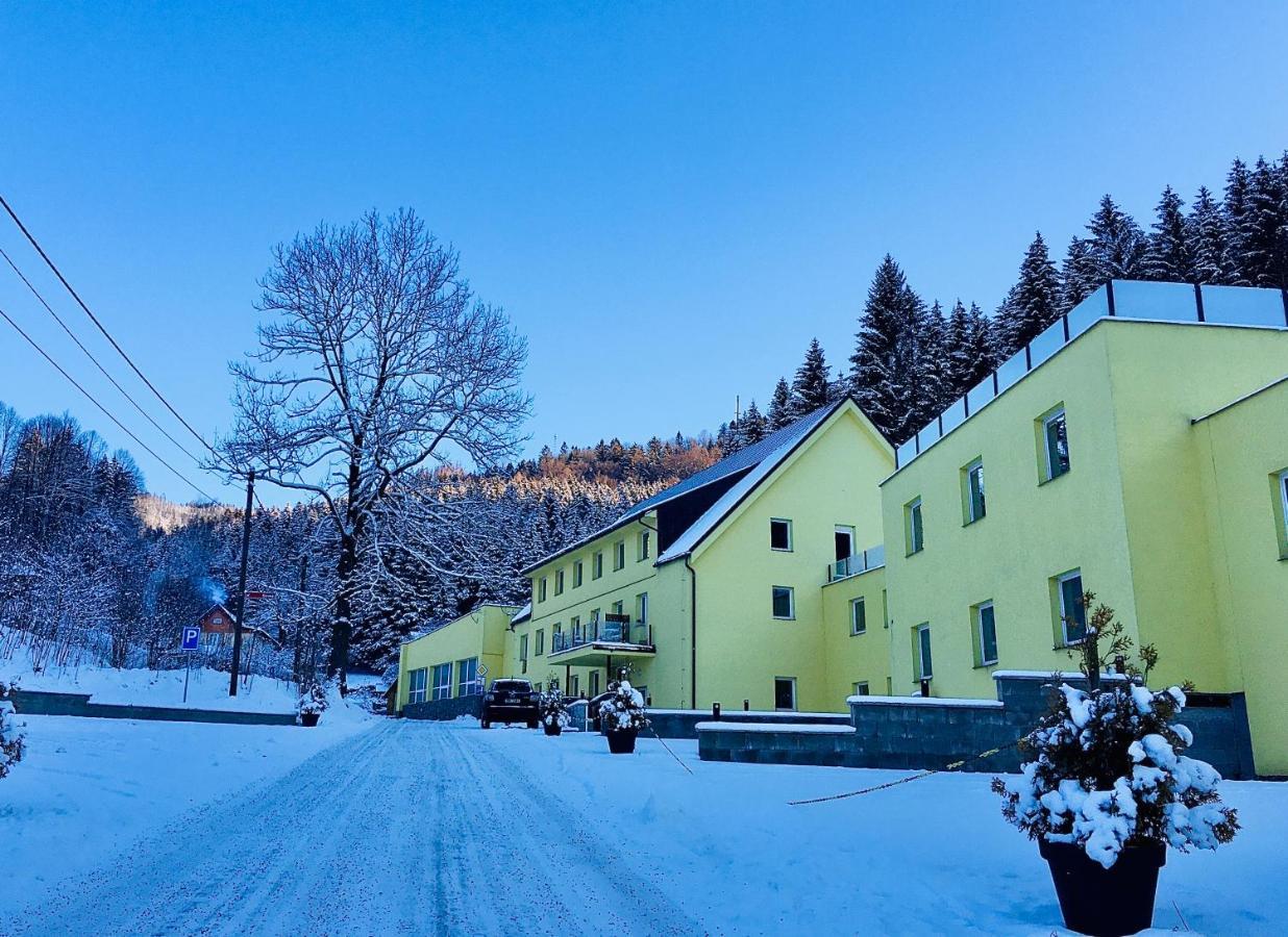 Black & White Apartments, Mytinka, Jeseník Buitenkant foto